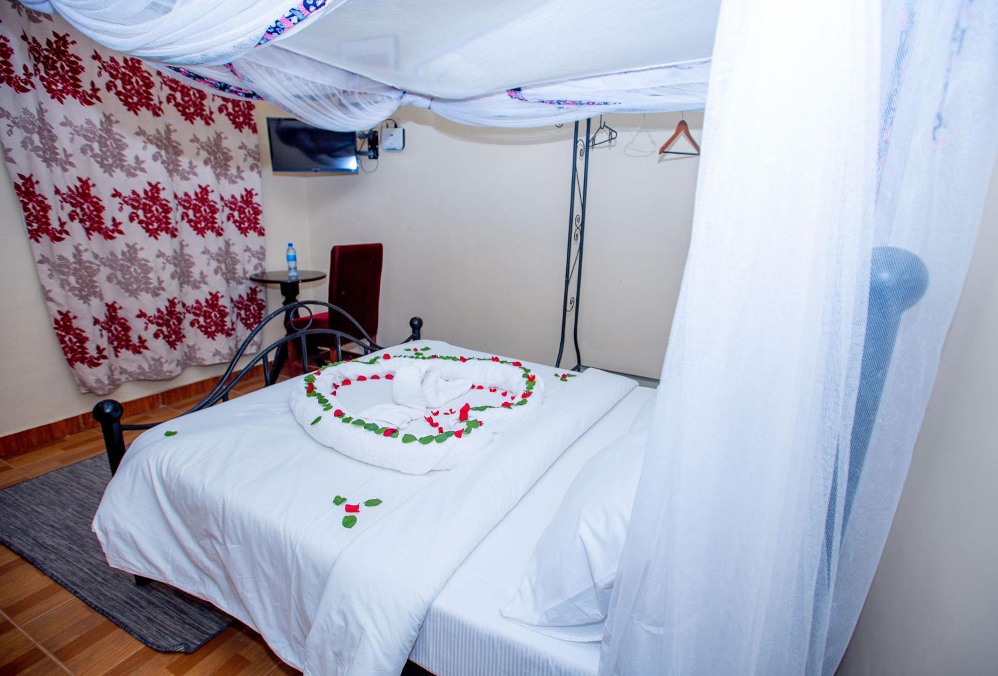 Kays Lodge Dar es Salaam Ngoại thất bức ảnh
