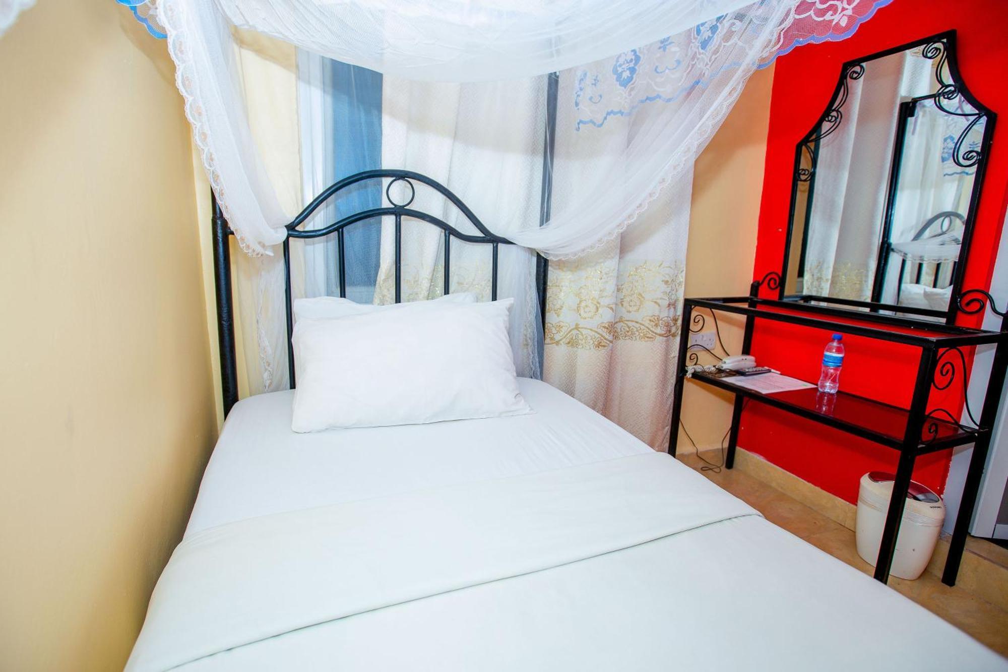 Kays Lodge Dar es Salaam Ngoại thất bức ảnh