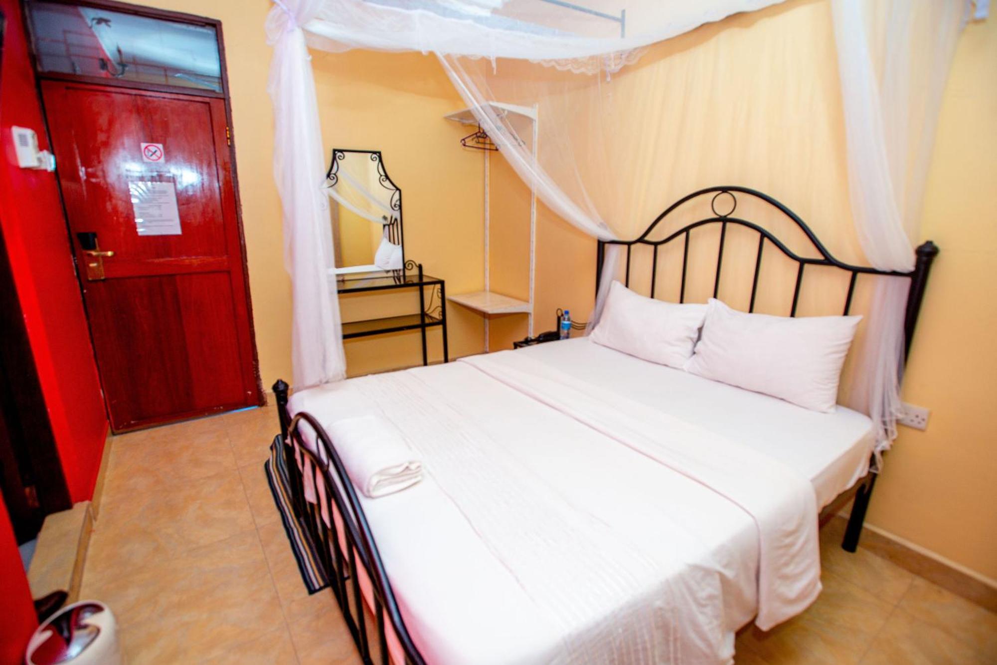 Kays Lodge Dar es Salaam Ngoại thất bức ảnh